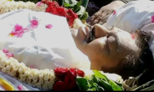 72 குண்டுகள் முழங்க நடிகர் விவேக் உடல் தகனம்..!